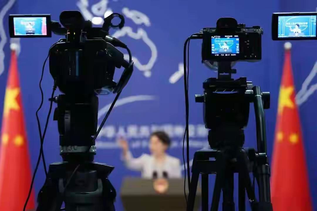 先逐客再邀买？特朗普算盘落空！中方一句话硬刚：绝不背弃盟友
 
前脚对中俄下逐客