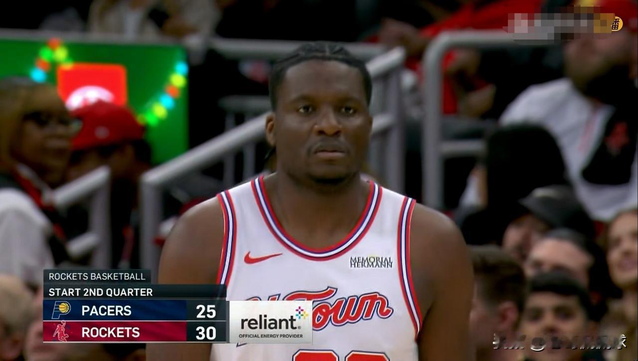 火箭老将卡佩拉真是太能抢篮板了！在今天火箭主场迎战步行者的上半场比赛中，卡佩拉替