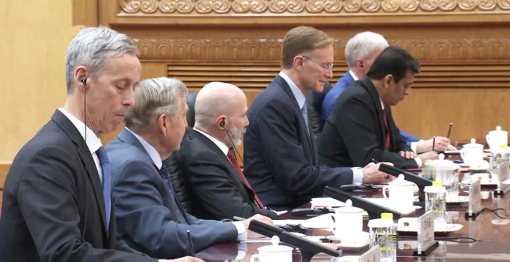 西方政要排队访华，这代表着我们中国将快速成为世界的核心呢？

错了，恰恰相反，西