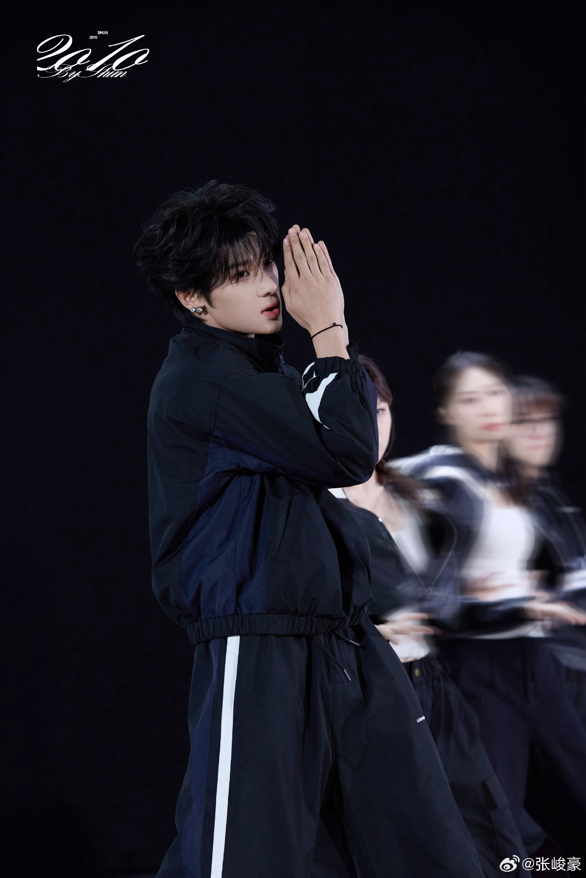 张峻豪｜新单曲25HRS 舞蹈练习版造型出图，上身LOOPSOON 运动夹克套装