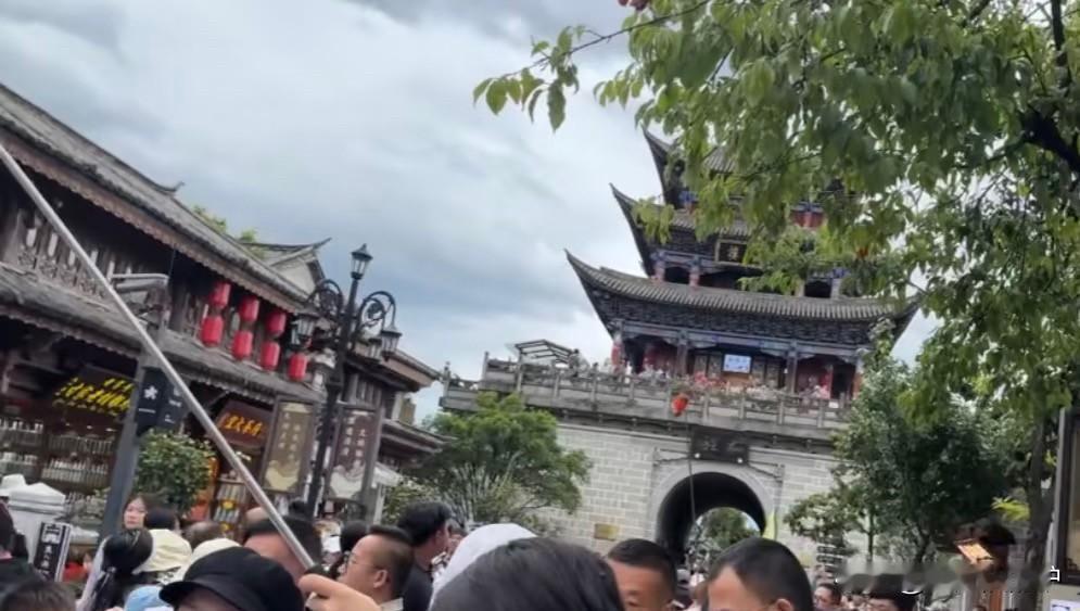 这次从昆明到大理再到丽江的旅行，实在太让人失望了。

特意挑了贵价酒店，想着能住