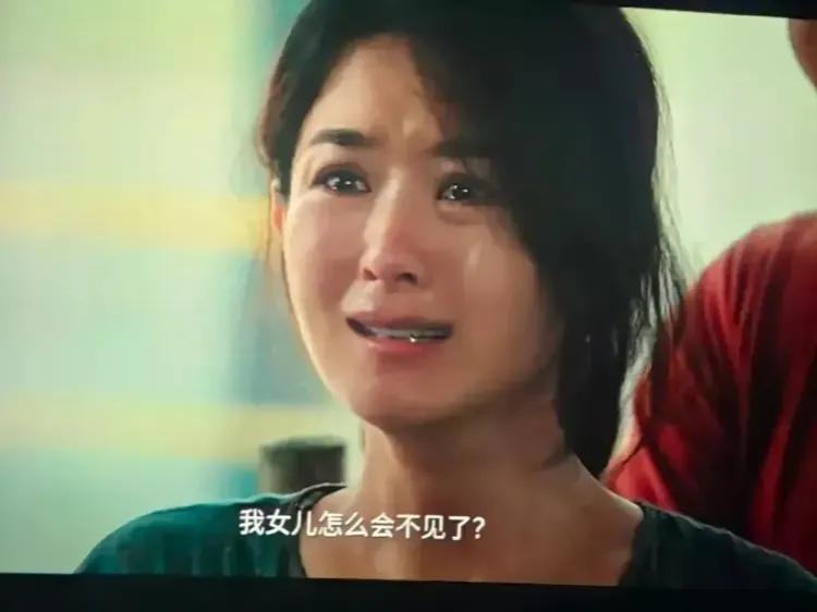 赵丽颖20年间有什么变化？
上窄下宽的梯形脸，变成了近似圆脸，偏向瓜子脸。梯形底