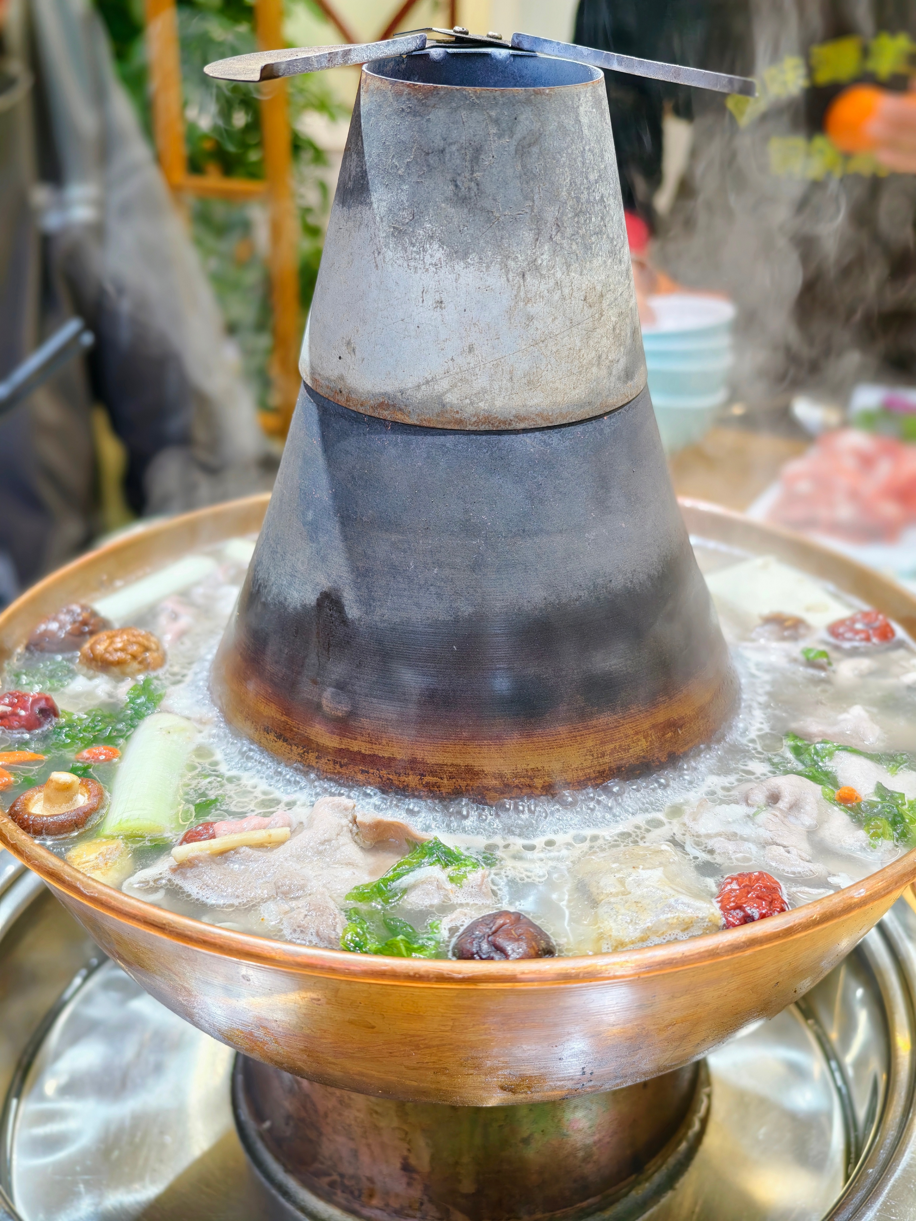 太冷了，出来吃个铜锅涮羊肉～也是时候贴膘过冬了！❄🥶❄未来3天冷冷冷冷冷 ​​