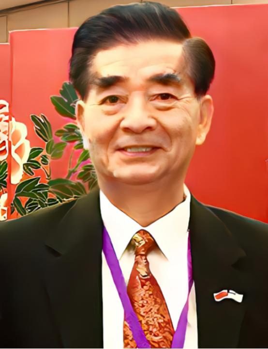 你敢信吗？一个被美国安插在中国潜伏了多年的间谍头子，居然是个天天笑眯眯、热心肠到
