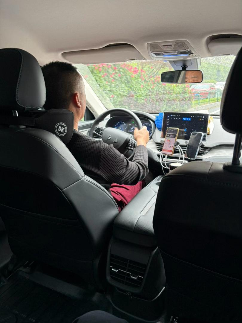 对我来说出差最难受的就是坐网约车，强动能回收+风琴脚+独特的味道……%）🌚“？