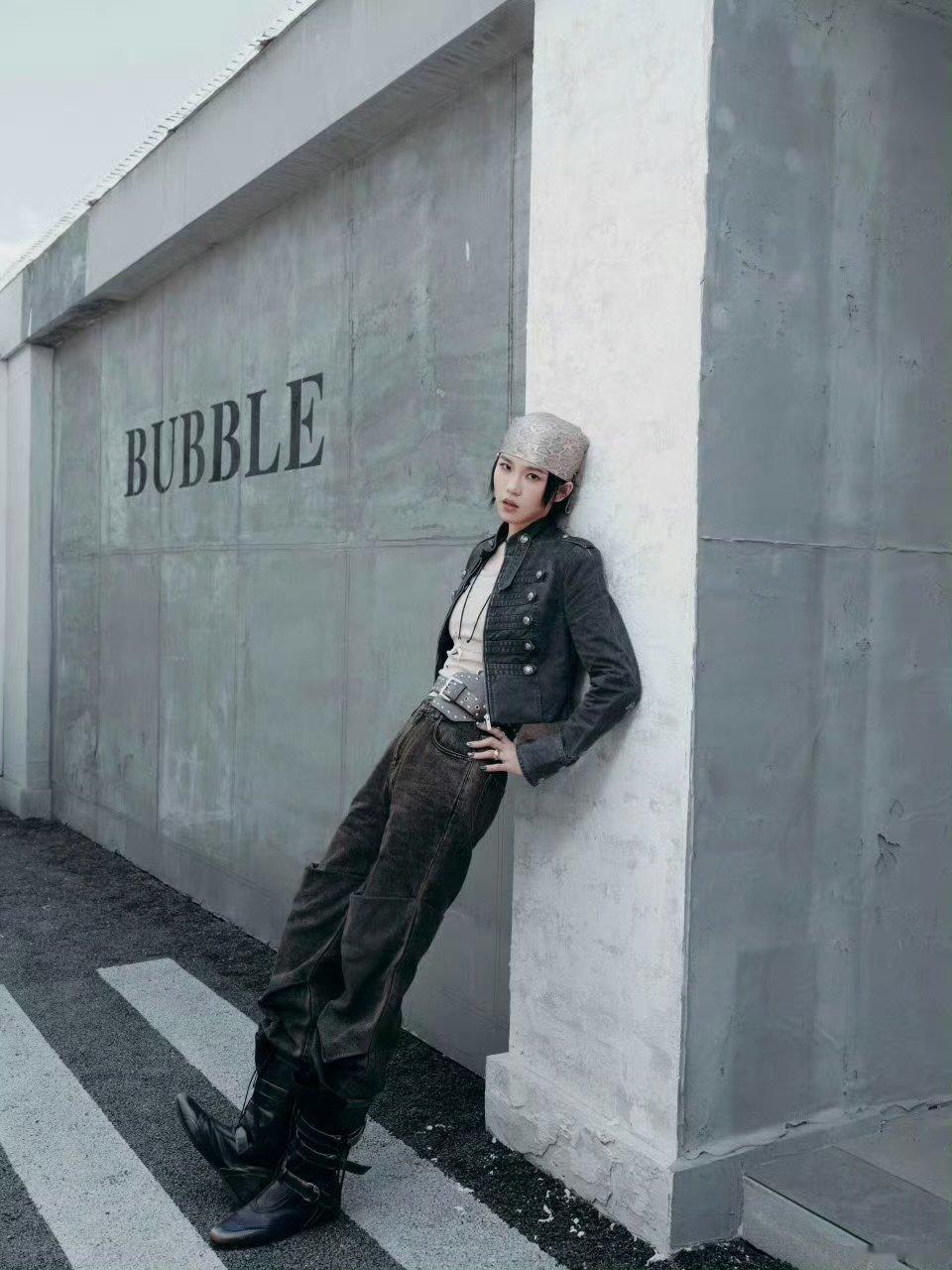 陆柯燃成都线下复古朋克风陆柯燃成都路演复古朋克风 我天哪！这个造型好酷🤩 