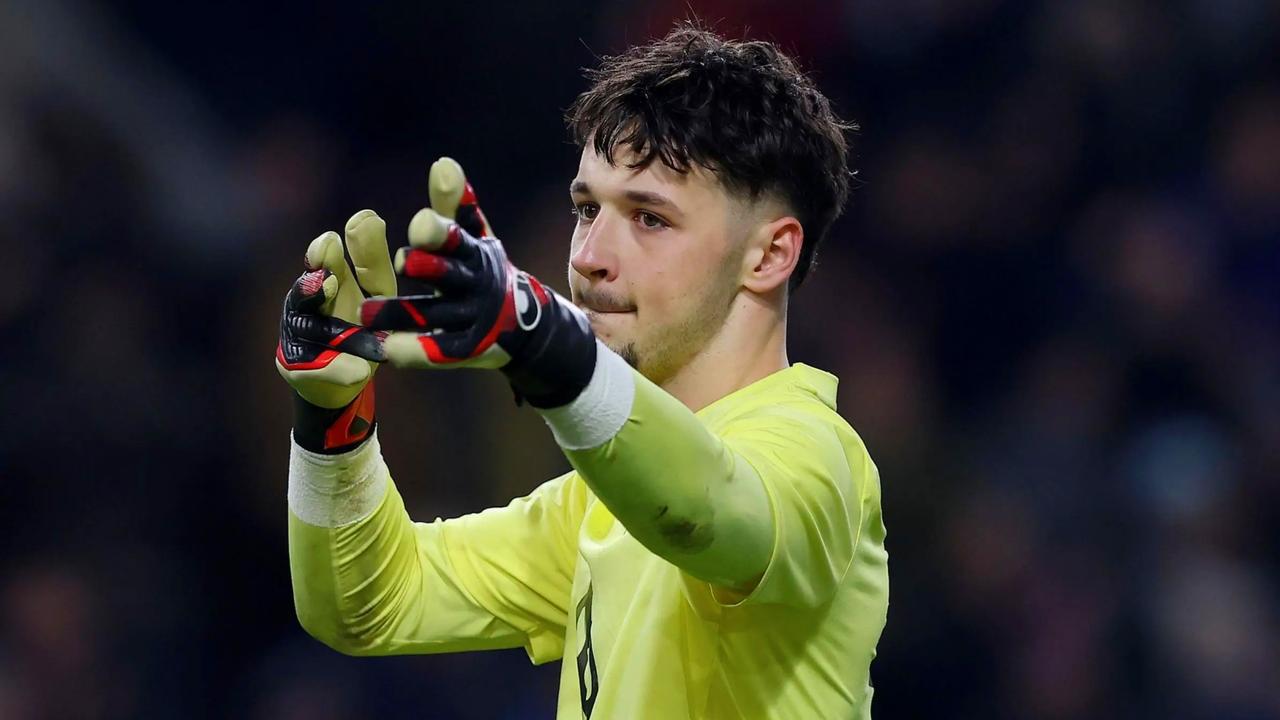 曼城于去年夏天回购的二门特拉福德愿意在今夏离队，以获得稳定的出场时间。
几家英超