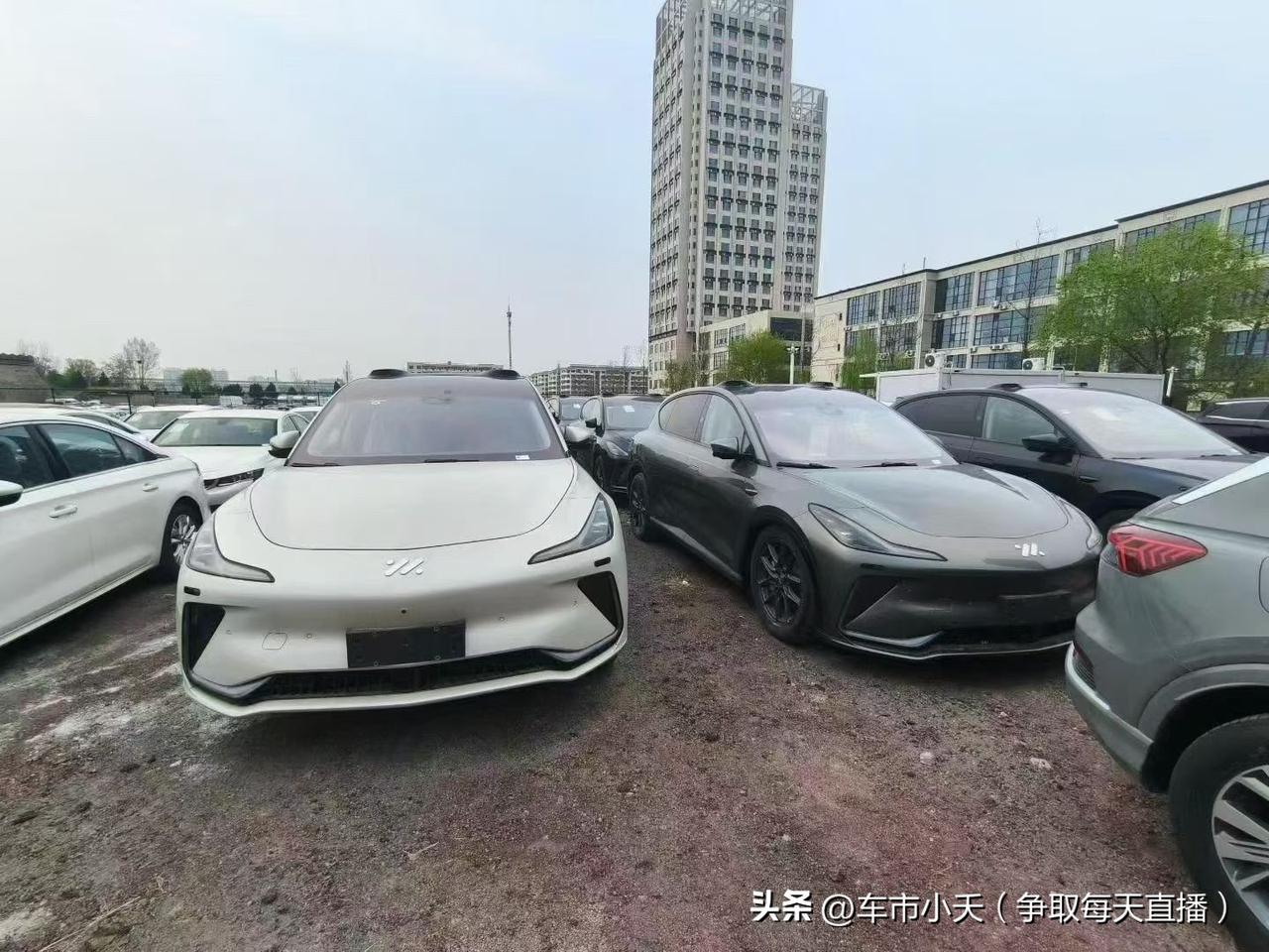 智己多地经销商爆雷，但是智己厂家做的不错，进行了兜底，确保车主能拿到所有手续。要
