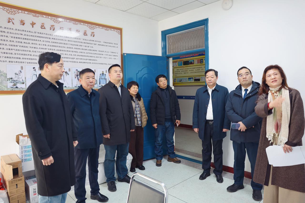 上海、福建商会会长
到访武当中医药文化联合会
 
今天（12月29日）上午，福建