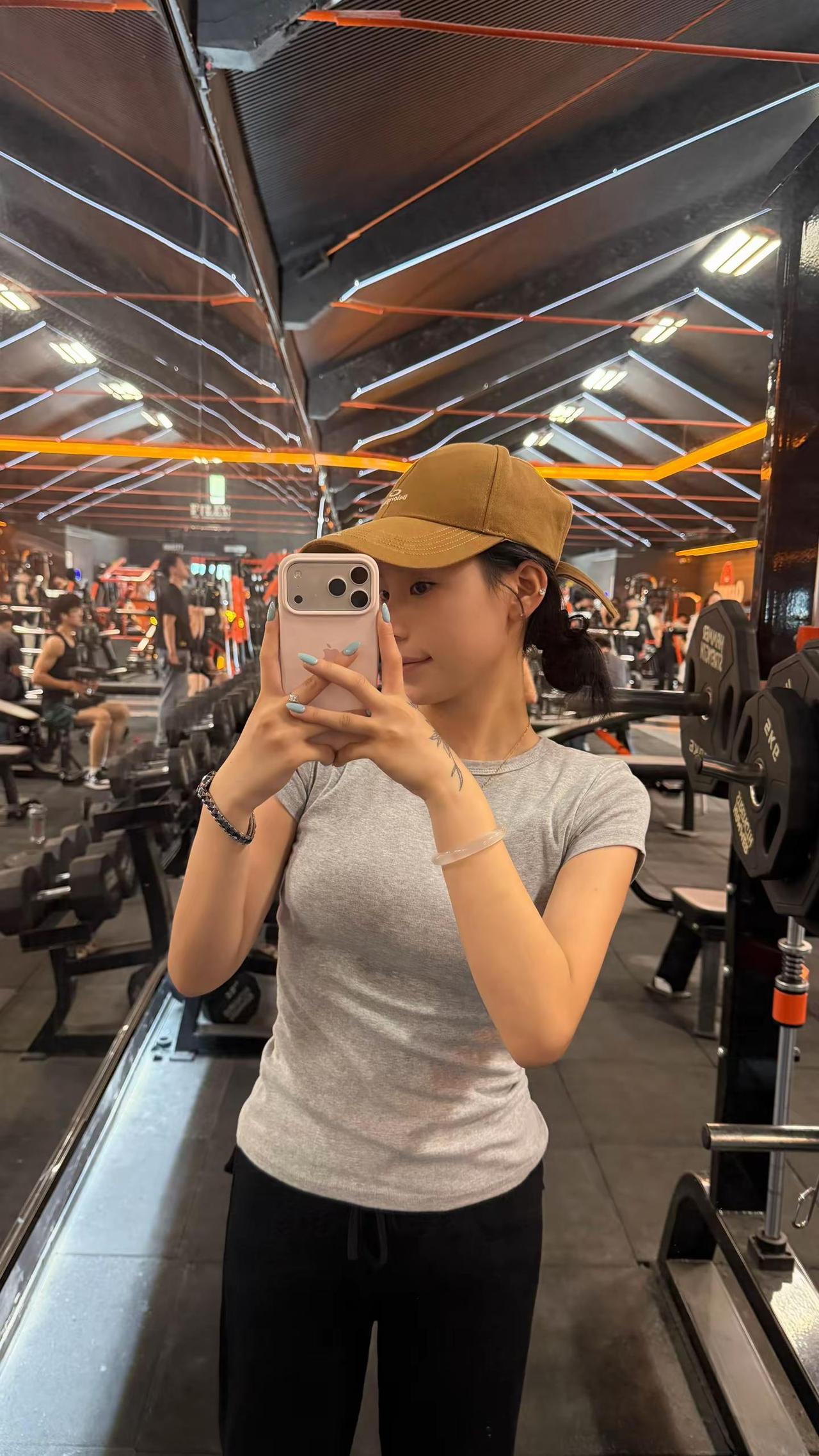 女孩 你始终勇敢明媚 热烈 细腻的你 请看到自己的珍贵