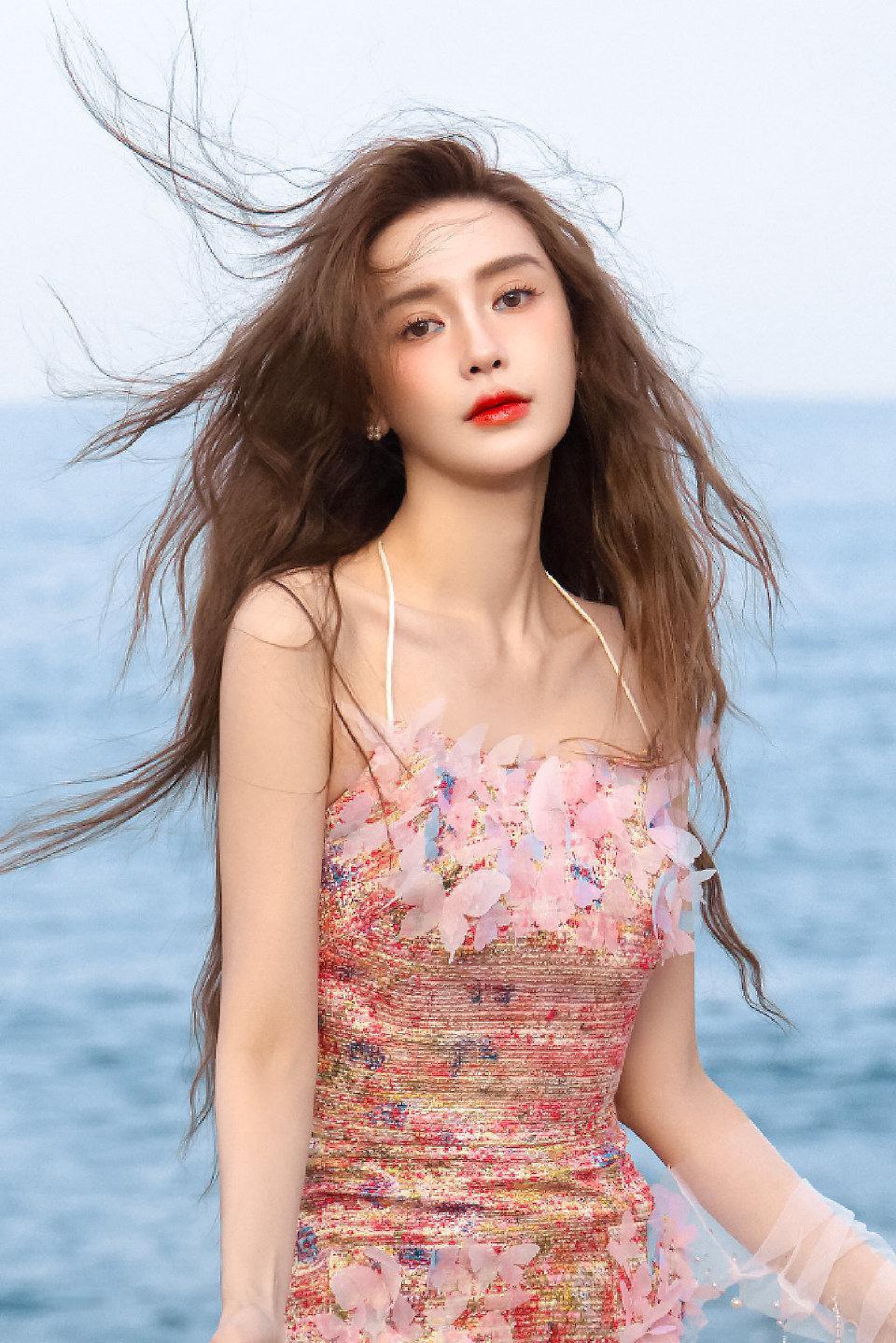 angelababy[心]杨颖 小宝们 今天有给小板投//票吗？直达👉🏻记得