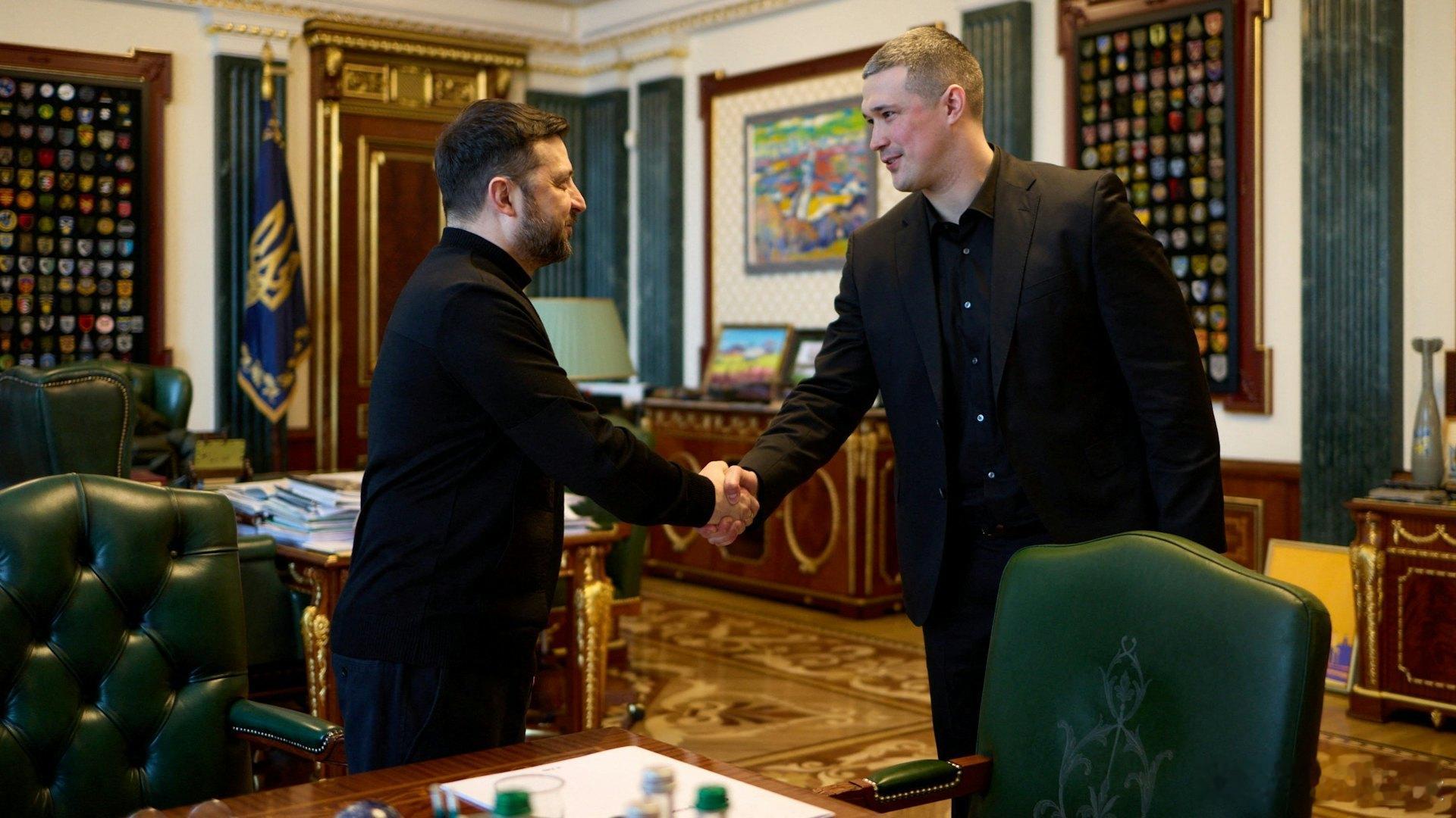 乌克兰新任国防部长费多罗夫首度自揭乌克兰军队存在严重问题，他在国会称估计有20万