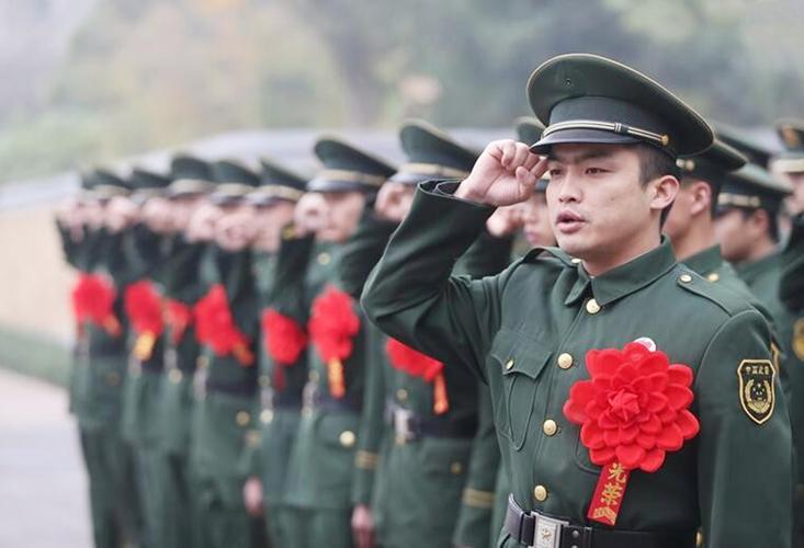 【河南省征兵办】
依法服兵役，一展报国志。
2026年征兵报名男青年！
12月6