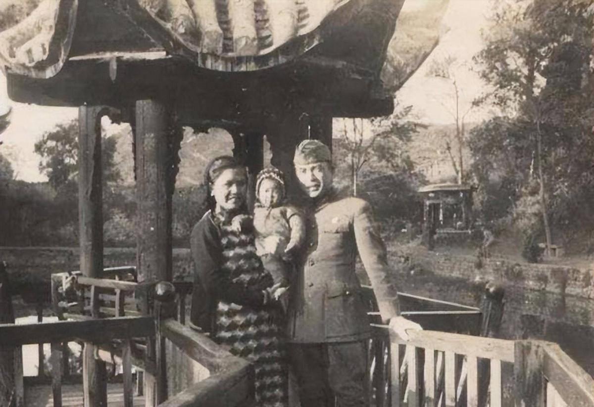 1938年，国军将领陈尔晋，发现妻子对他的忠诚出了问题，于是派人去跟踪，结果跟丢