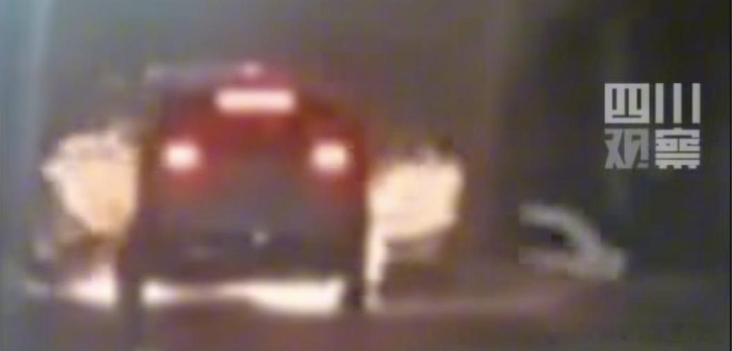 上海自燃 问两个让人睡不着觉的问题BY【beta贝塔实验室】一辆几十万的电动MP