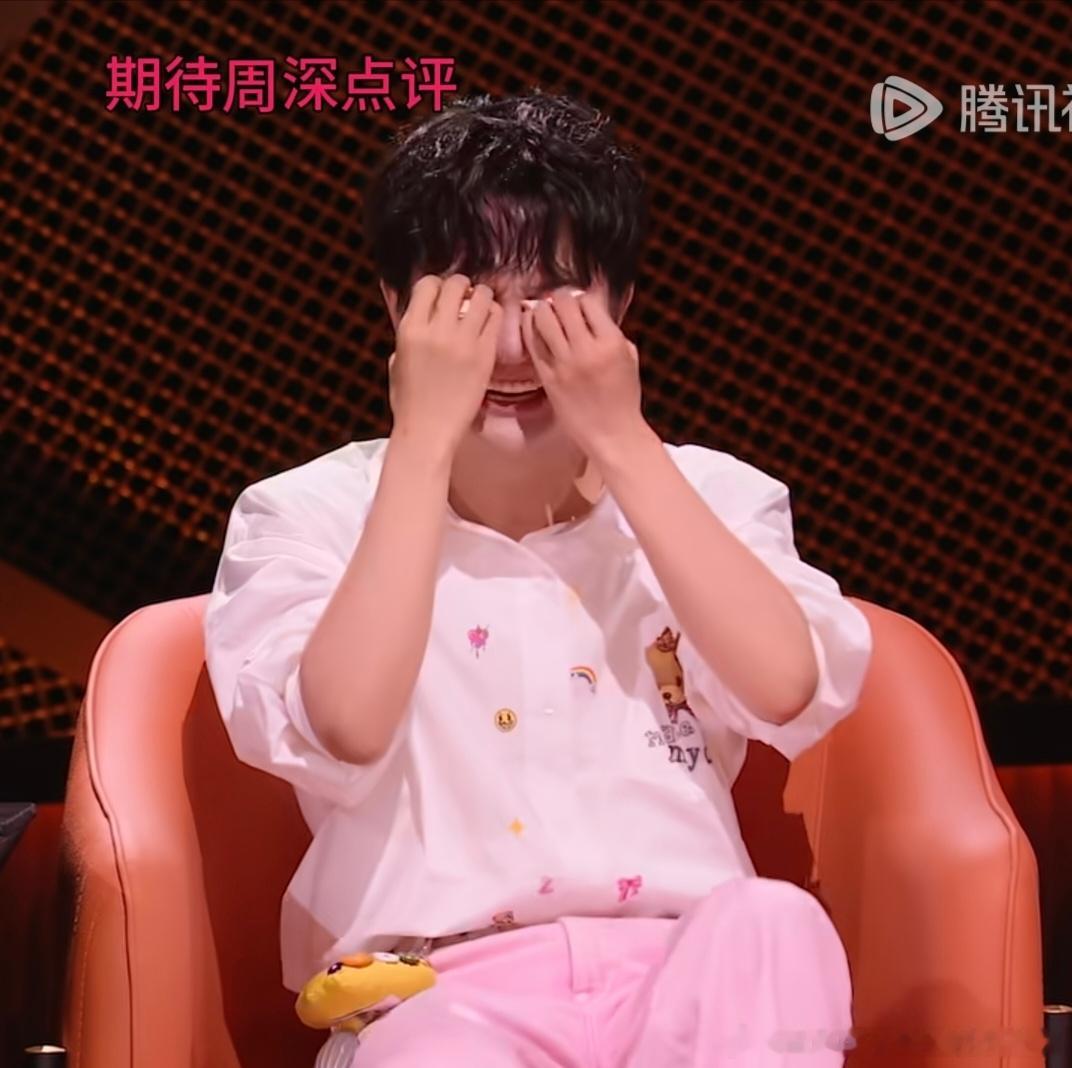 周深周深首个脱口秀综艺[音乐]周深脱口秀和Ta的朋友们3这个动作特别可爱，有米有
