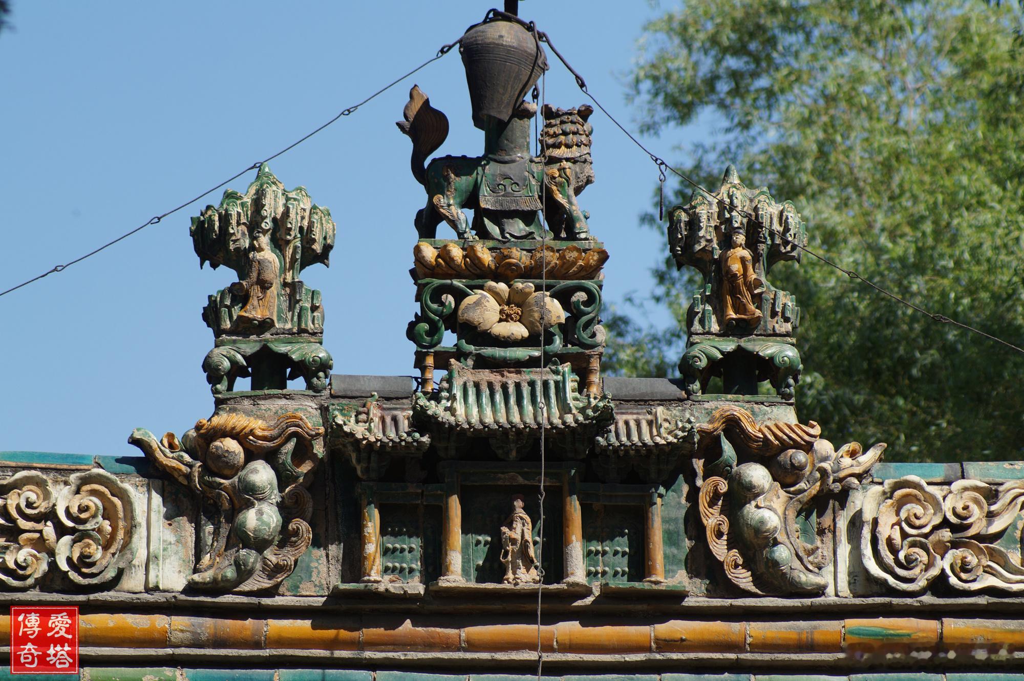 八月十五题记（13），山西太原晋祠献殿建于金大定八年（1168年），屋顶的琉璃脊