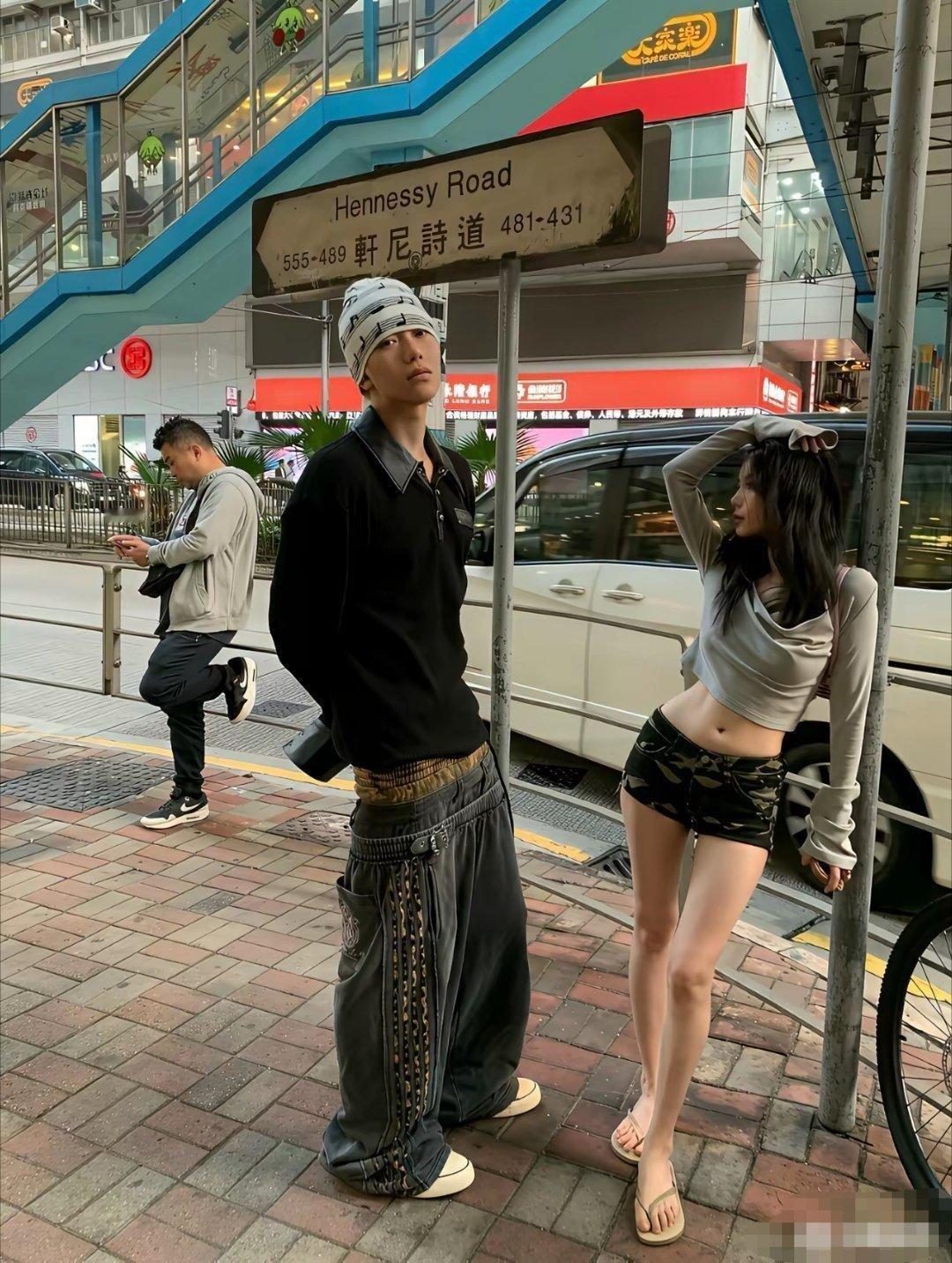 记录者超话记录者超话这设计的风格就是：一边走一边提？ 