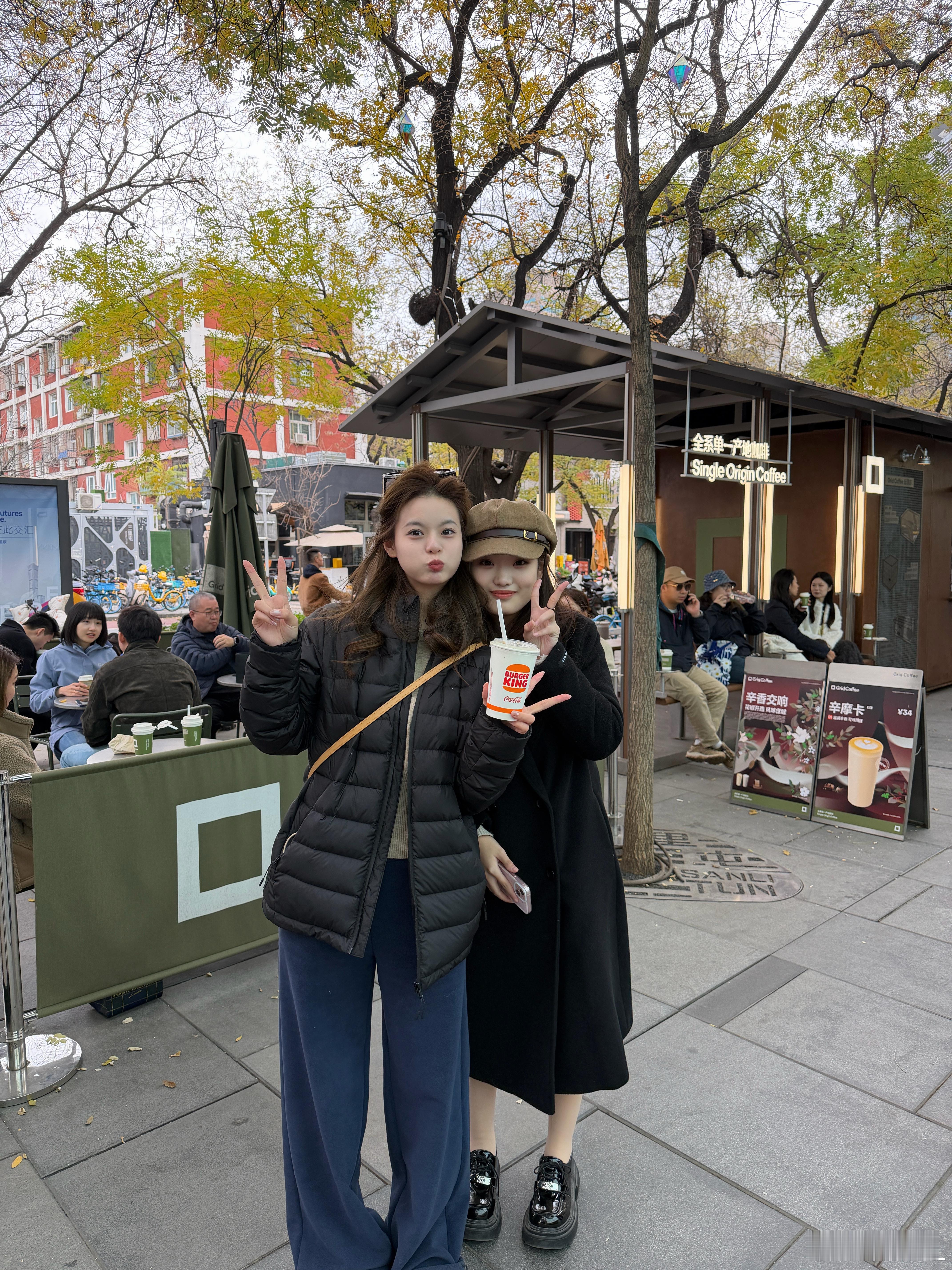 龟就这样在三里屯偶遇到了我们的蜜