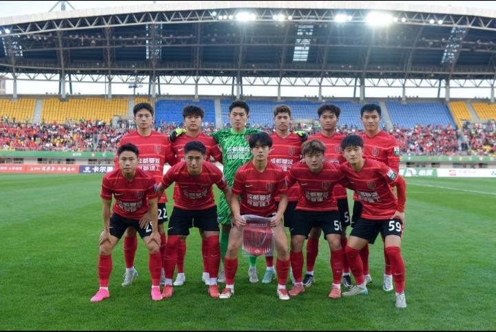 四川两支球队强弱分明、天上人间！
     四川丰谷酒业篮球队在中国篮球联赛（C