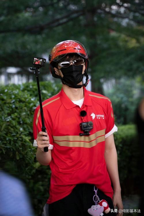 张艺兴的瓜还没有结束，理记说要想拯救张艺兴的事业，只有一个办法:找个跟张艺兴有“