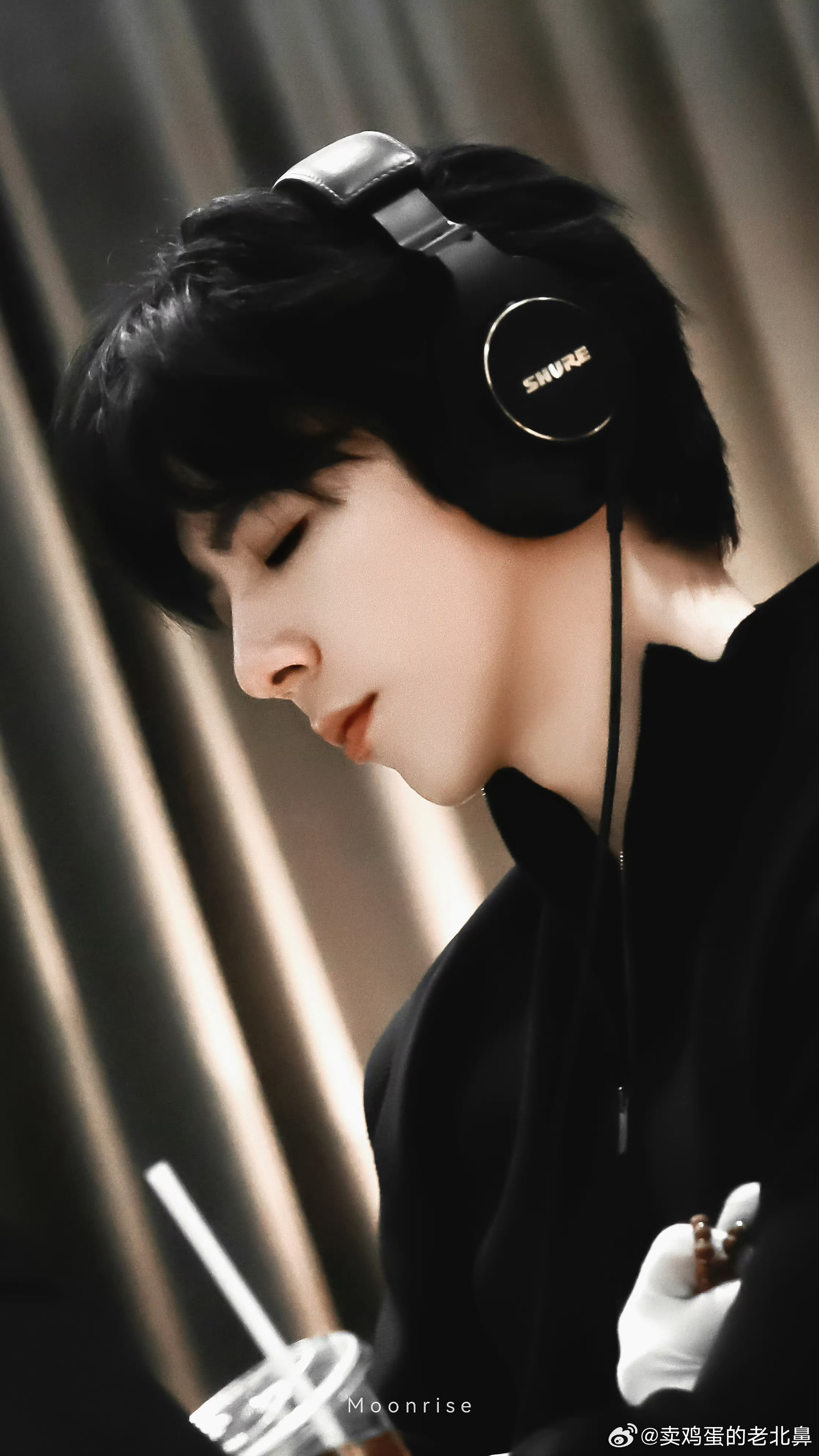 刘宇宁云秀行插曲何故摩登兄弟刘宇宁这自带的混响太有质感了。一唱起来。江湖的苍茫与