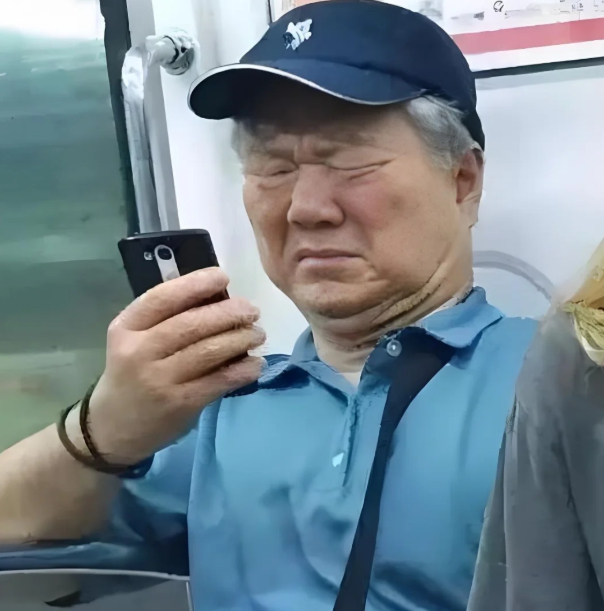 终于明白老年人玩智能机的无力感了 真无力啊，小时候看大人猜拳看不明白，长大后看0