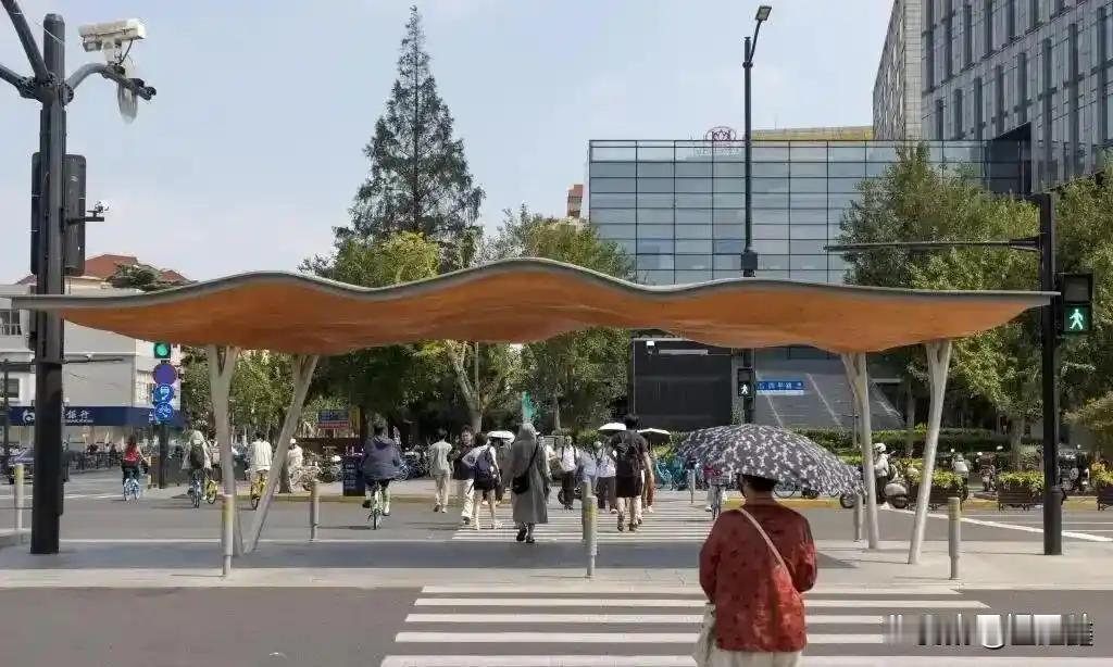 提起上海的老牌名校同济大学，你的第一反应是什么？是“土木建筑界的黄埔军校”，还是