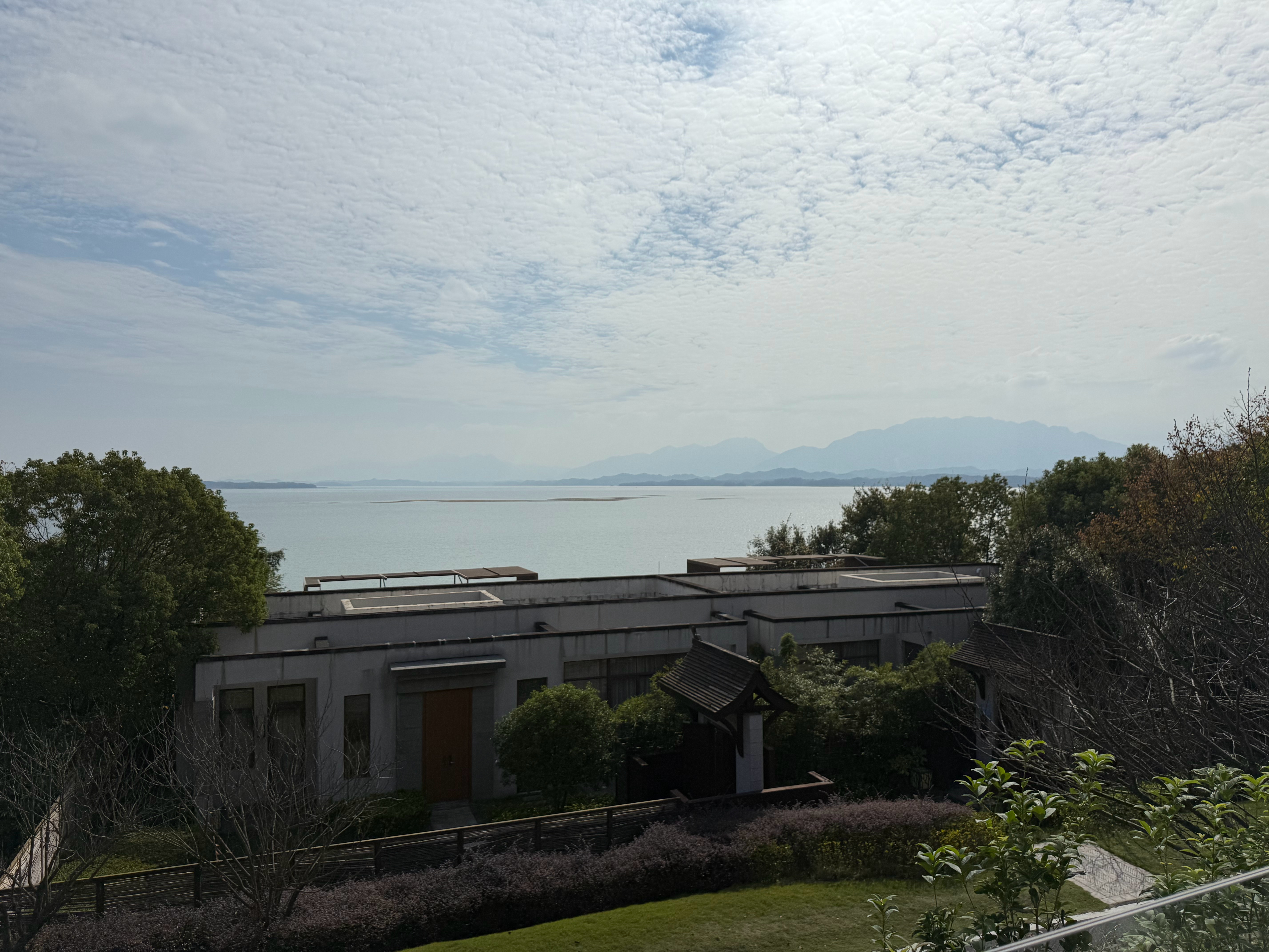 起来发现原来外面这么好看 