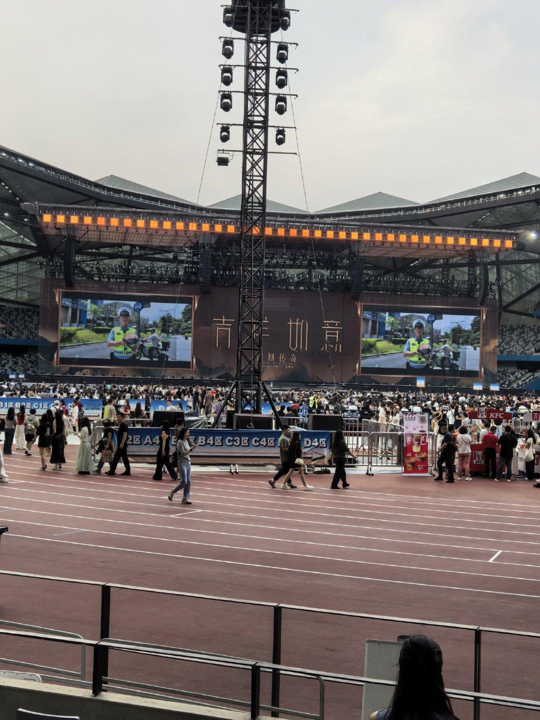 来看凤凰传奇演唱会，这个区不应该作为视线不良区出售吗？或者提前明确告诉观众这里是