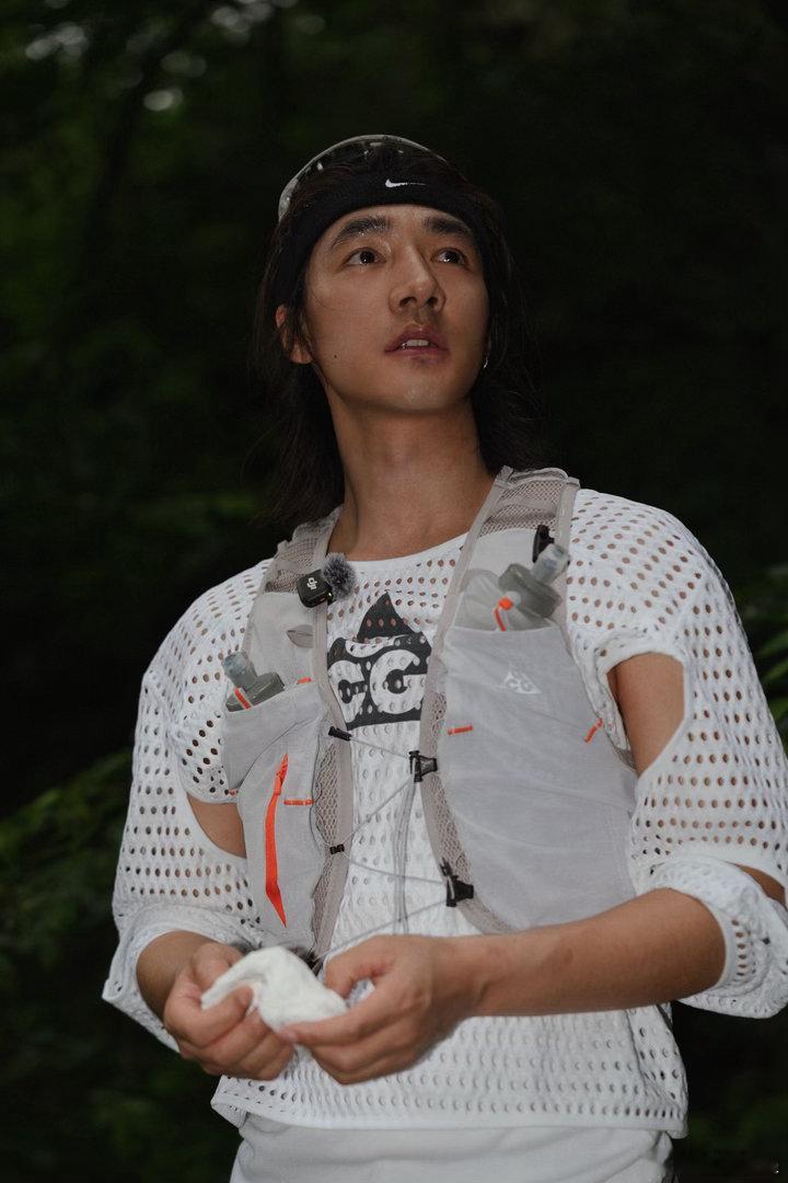 此沙刚从山里训练完回来此沙高精力人群踏遍山林历练成长，面对高强度训练毫无懈怠，充