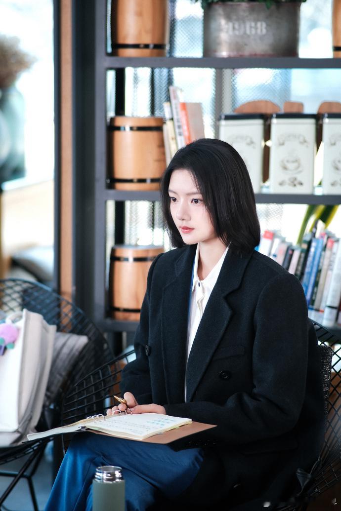 任敏发长文告别秦睿 追《家事法庭》的时候就被秦睿圈粉了，任敏的收官小作文更是把这