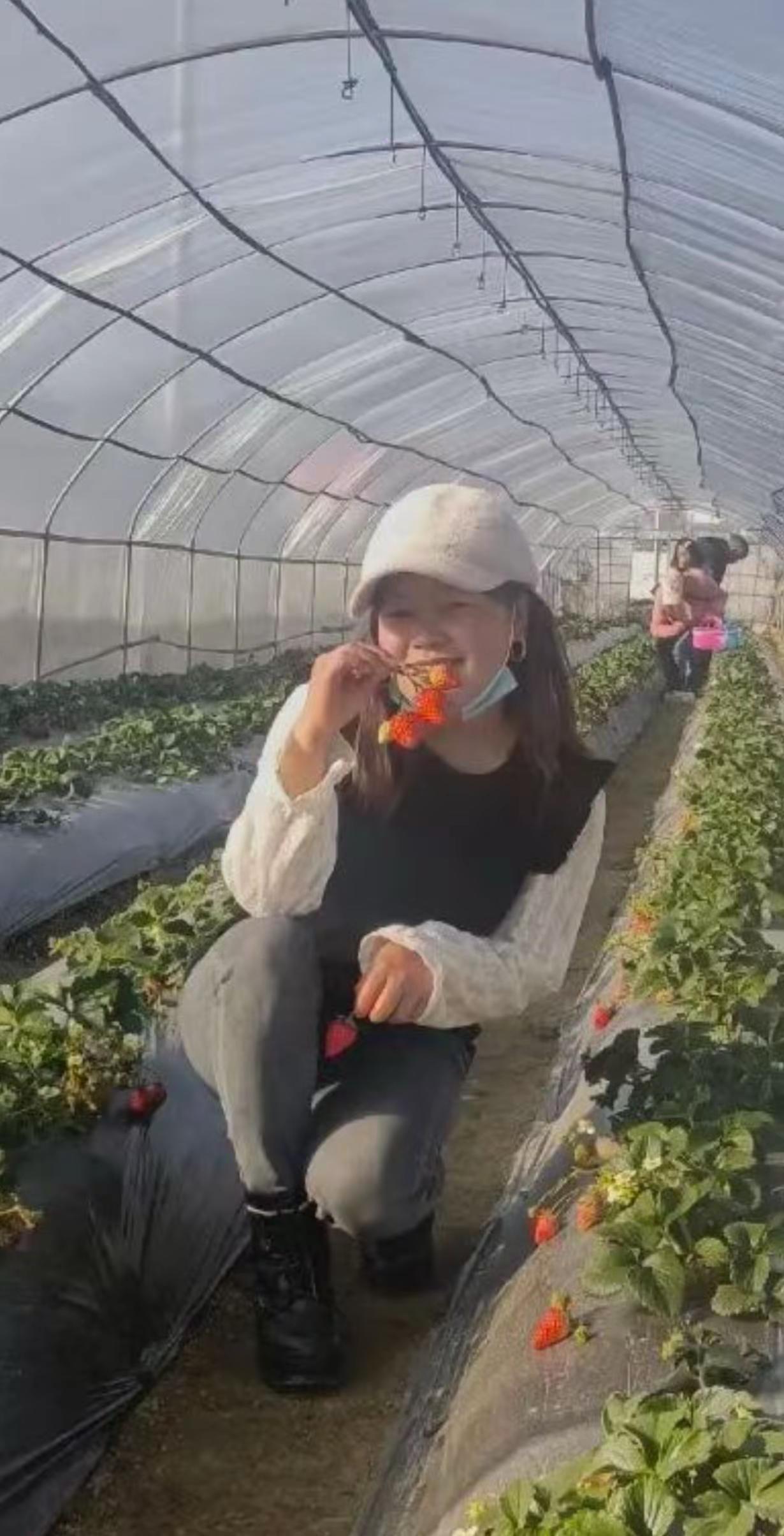 皮囊而己，看似快乐，其实都是在硬撑……有那么一瞬间，什么都不想要，包括……