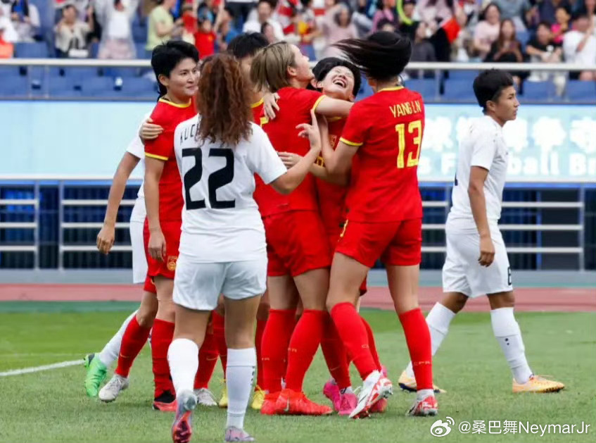 克星之战烽烟再起，凤凰展翅欲高飞。面对强敌，能否全身而退，悬念重重，让我们拭目以