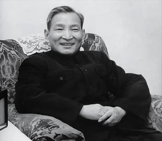 1969年，陈云被下放到江西，韩先楚亲自登门探望。岂料陈云选择闭门不见，韩先楚只