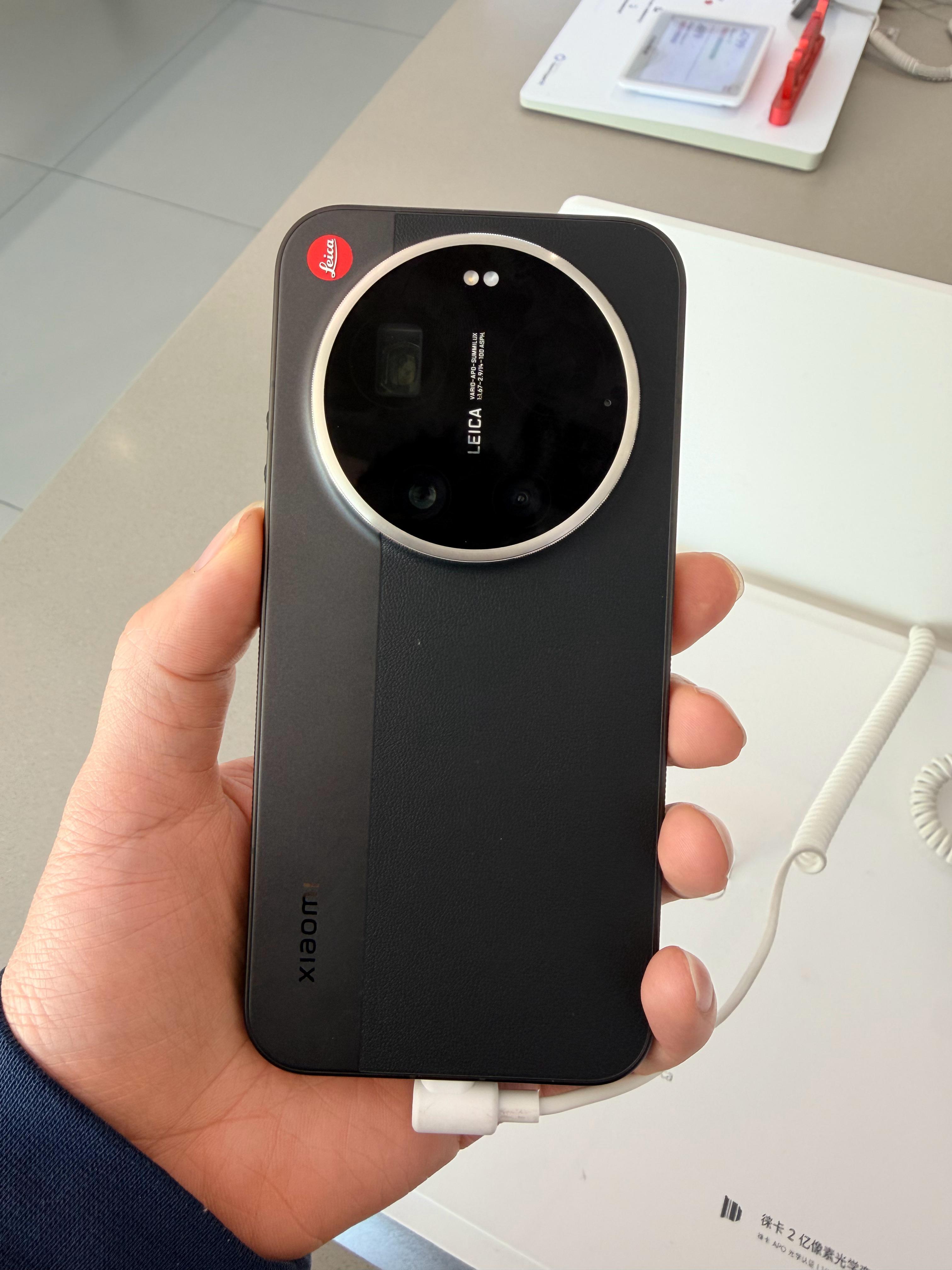 小米17 Ultra by Leica，这个手动拧光圈，挺神奇的感觉