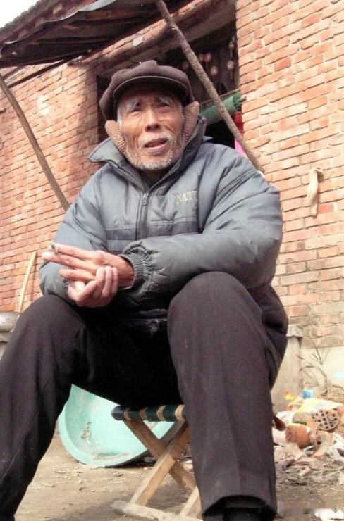 1949年，敌人让杨钦典，把白公馆剩下的19名地下党员全部杀了，这时，一个地下党