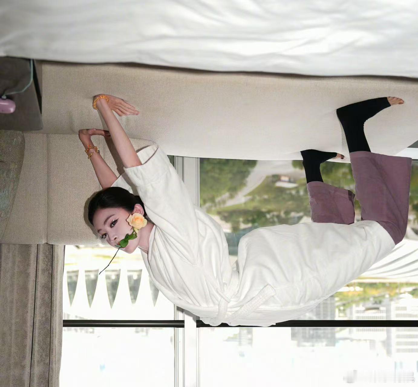 娜扎出发红毯前诡异的行为娜扎出发红毯前娜扎出发红毯前，哈哈哈，[哇][哇] ​​