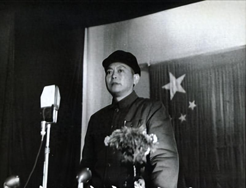 李先念刚到湖北主政，便有人举报他请叛徒吃饭，李：请错了杀我头
“1949年7月5