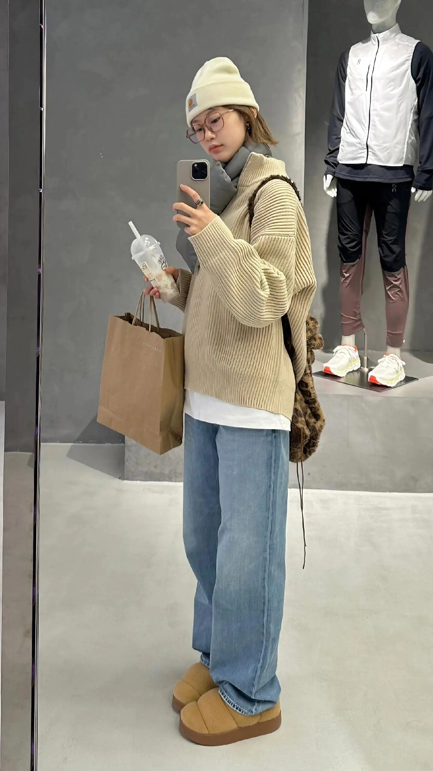 来一套基础穿搭。