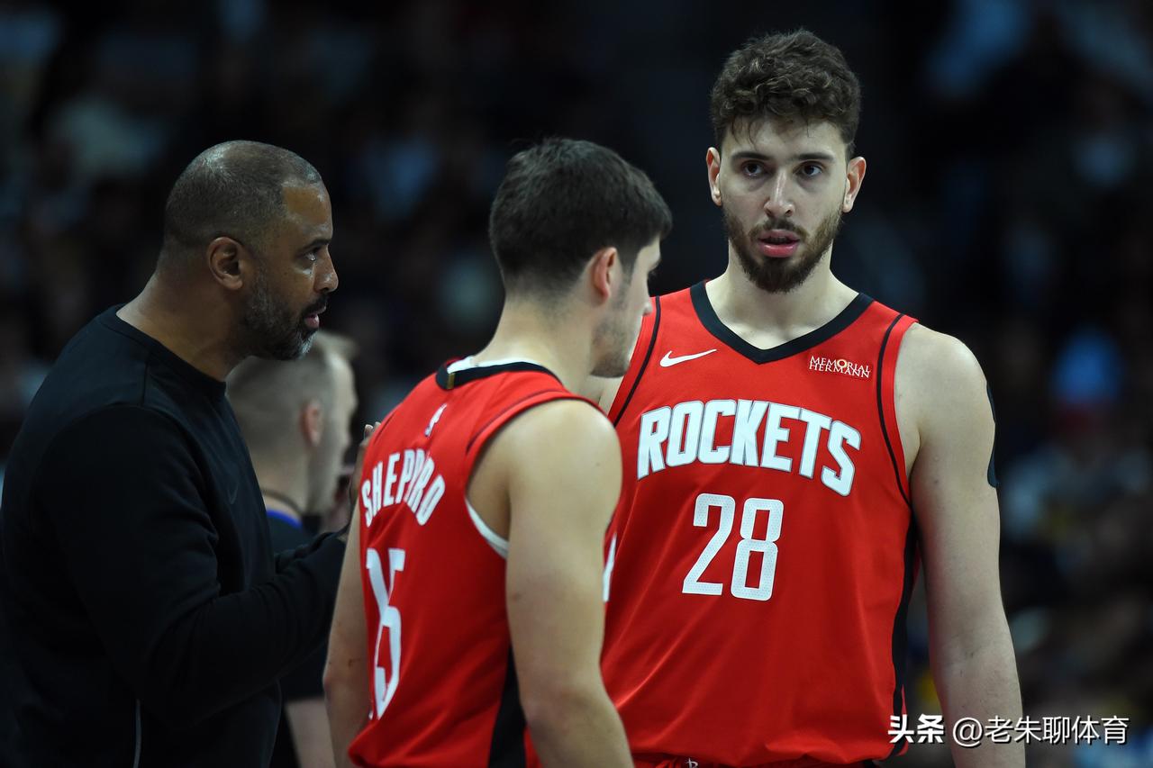 首节就落后勇士10分！这就是不让谢泼德首发的结果！
今天，火箭队的贾巴里史密斯、