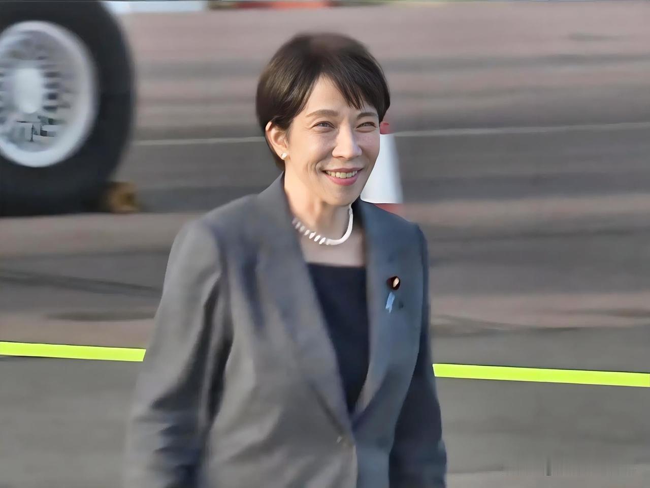 下面是高市早苗6月13日抵达中国伦敦的照片，开启6天的欧洲之行，并将参加首次G7