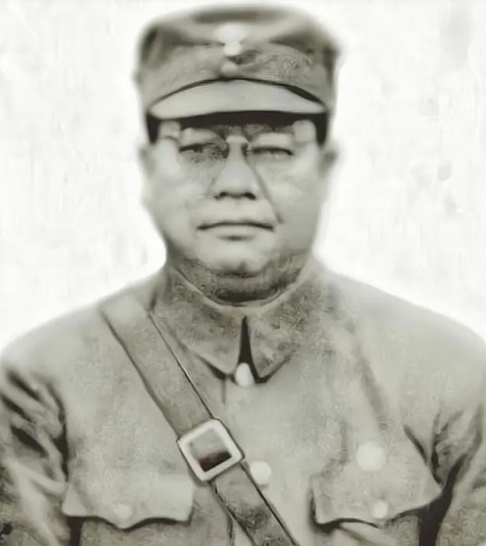 [微风]1938年，桂军师长凌压西俘虏了两名日军。他看着鬼子矮小的身材，围着绕了