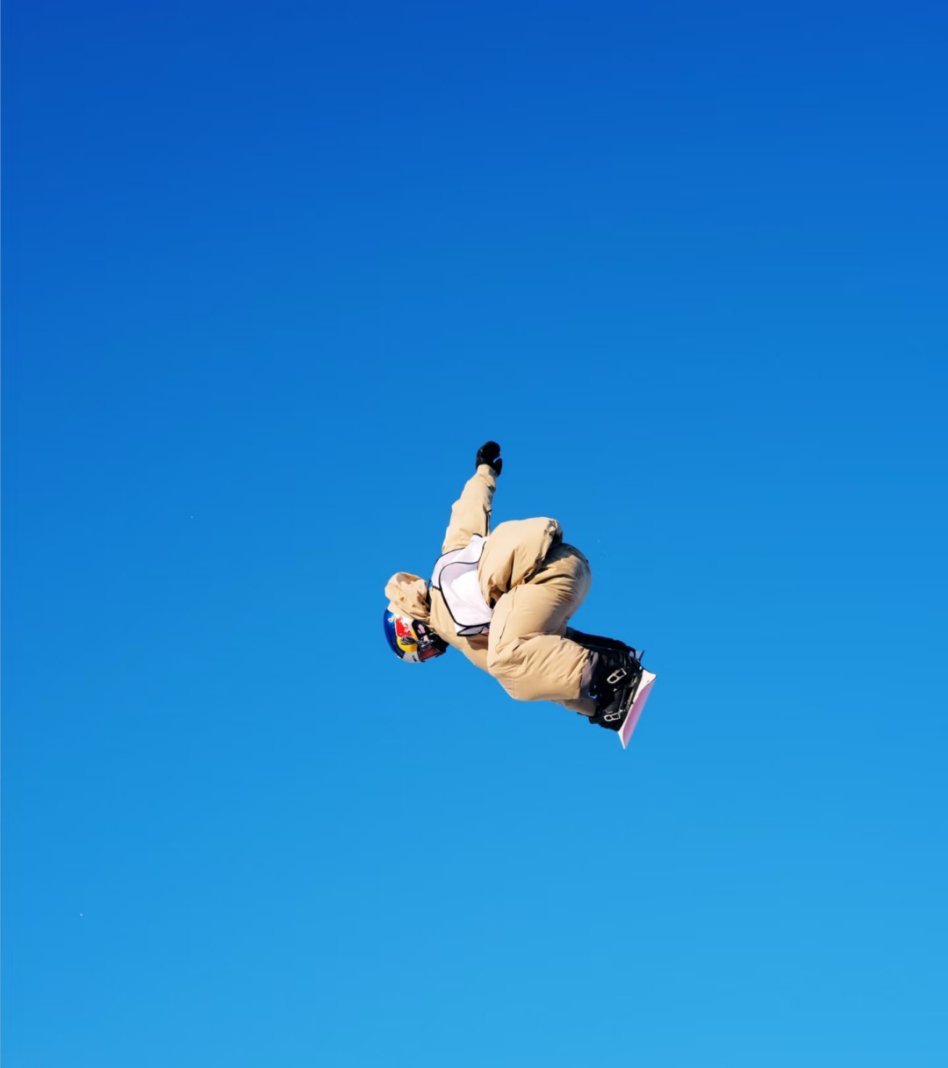 红牛运动员的花式作死滑雪挑战雪坡陡降、空中转体、贴地滑行！专业操作秀翻全场，每一