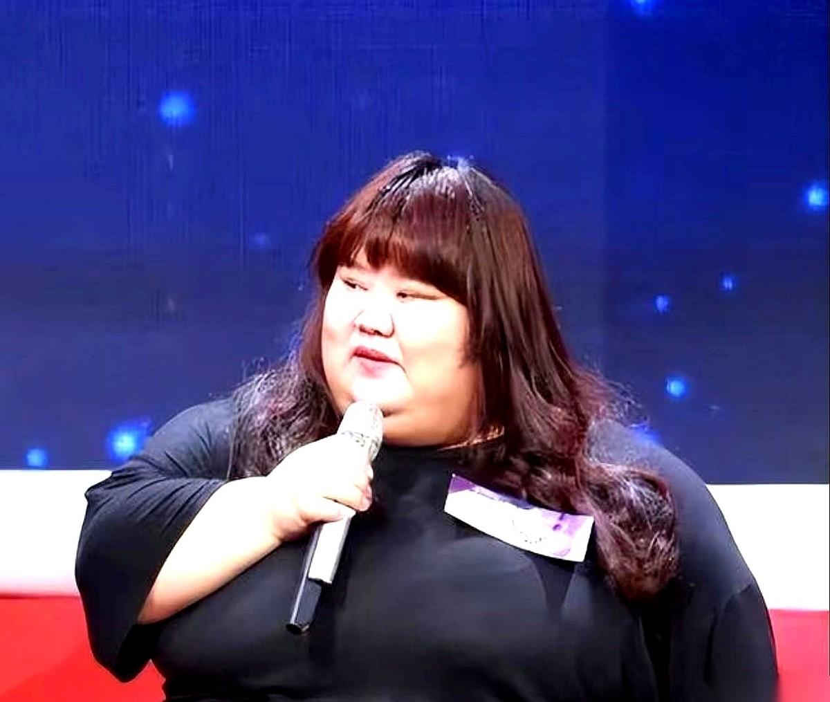 把你从90斤喂到330斤，压塌一张木床再压塌一张铁床，让你怀的两个孩子都掉了，然