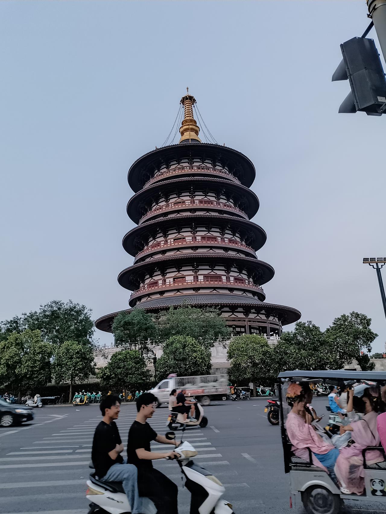 朋友三观特别正，他的原则是：凡是说美日韩不好的，都可以做朋友，股市除外。
