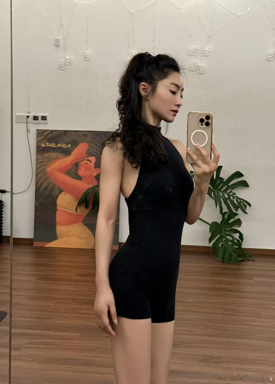 可以永远相信黑色露背连体衣 