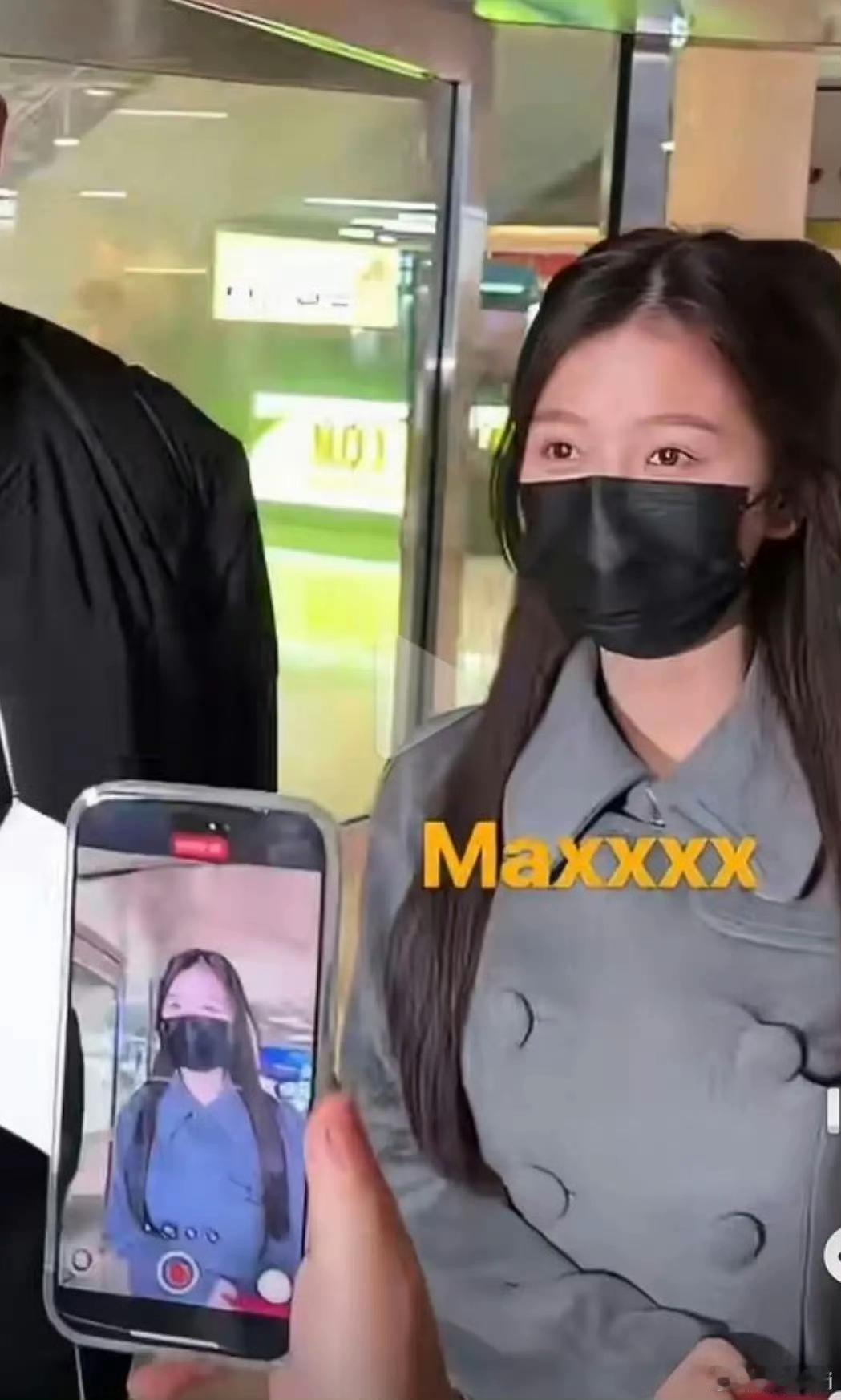 短剧女主都没有这么丑的了，也没有演技这么尬差的了，年纪大了装可爱尴尬。资本家丑孩