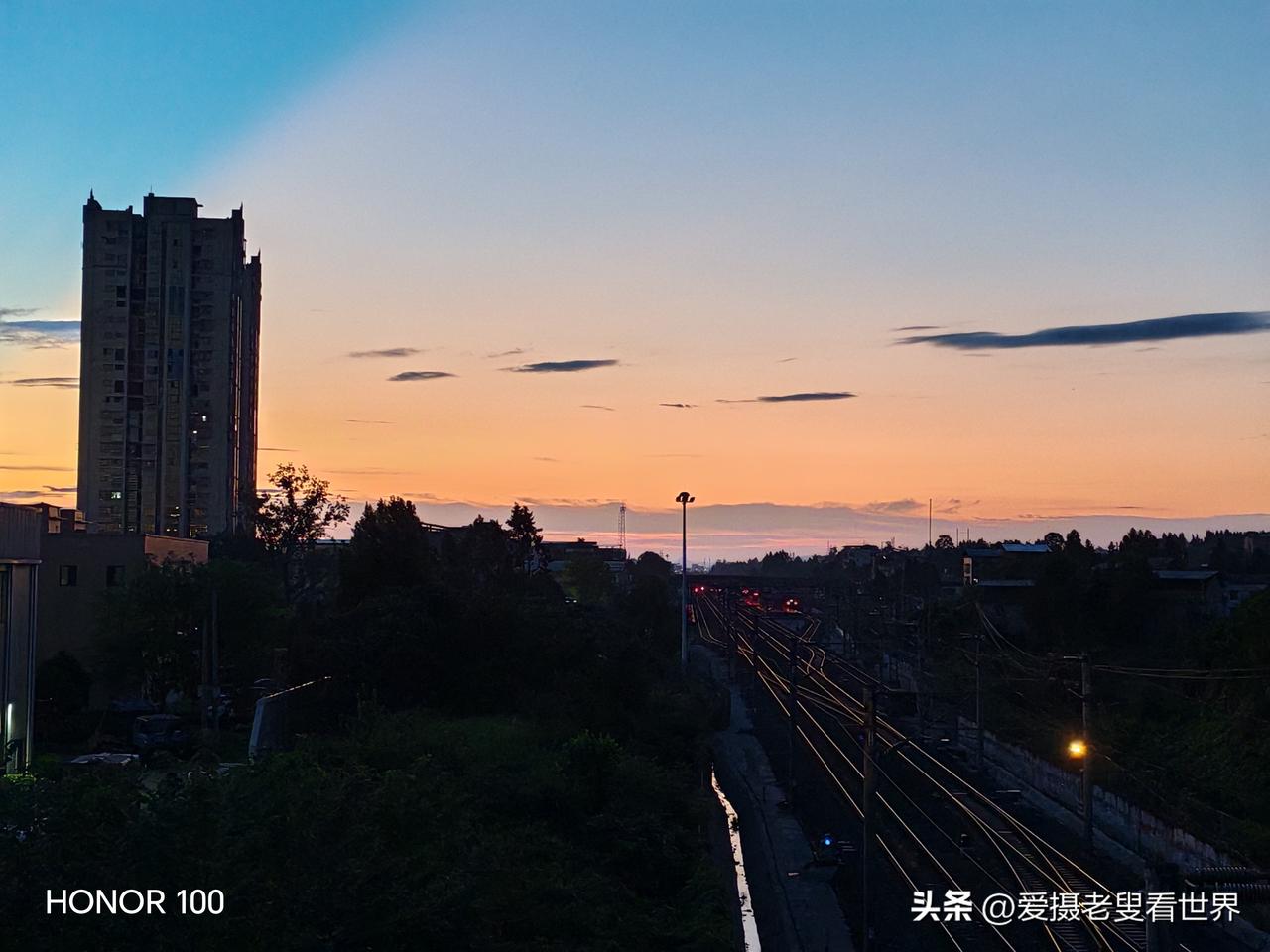 晒图笔记大赛 夕阳西下，城市灯火初上。