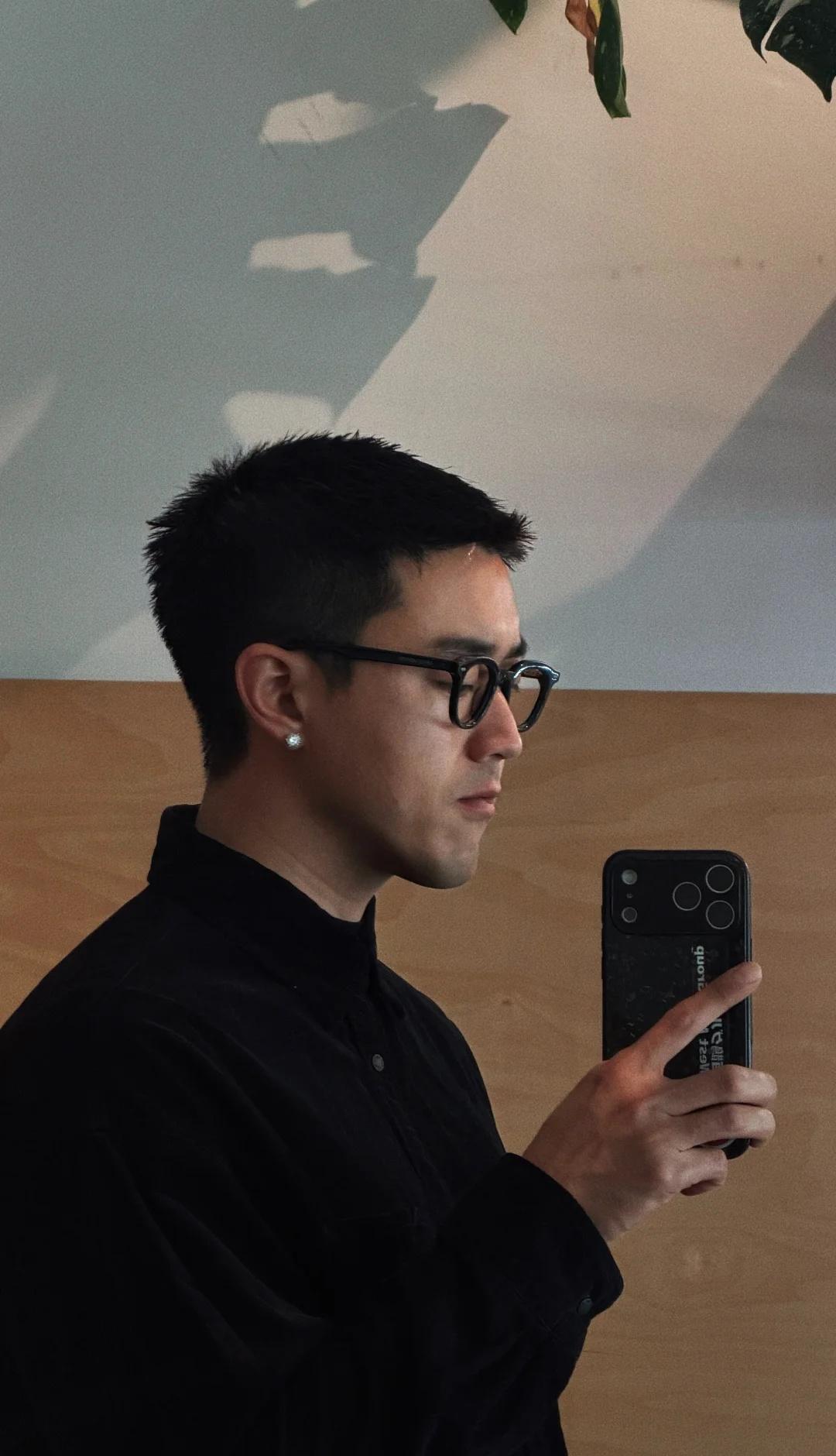 Call me Mr black
来点纯正的味 随便拍随便发 没有意义但有趣
还